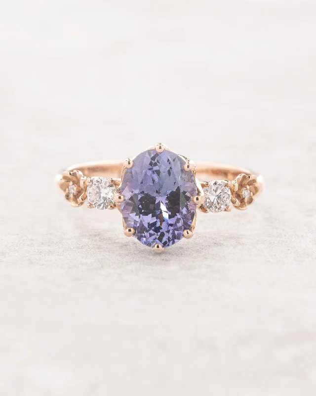 Hypnotizing tanzanite engagement ring with golden flowers / Fiorella