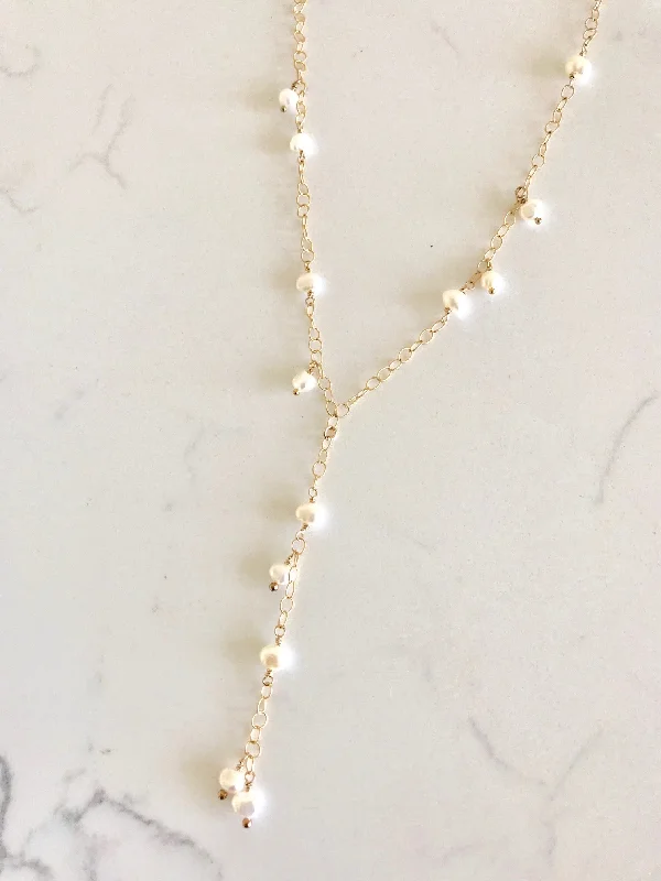 luxury custom necklaces for women-Dainty Pearl Necklace