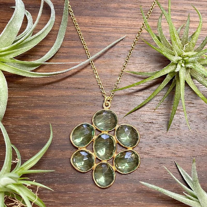 antique necklaces for women-Peridot Flower Gemstone Necklace