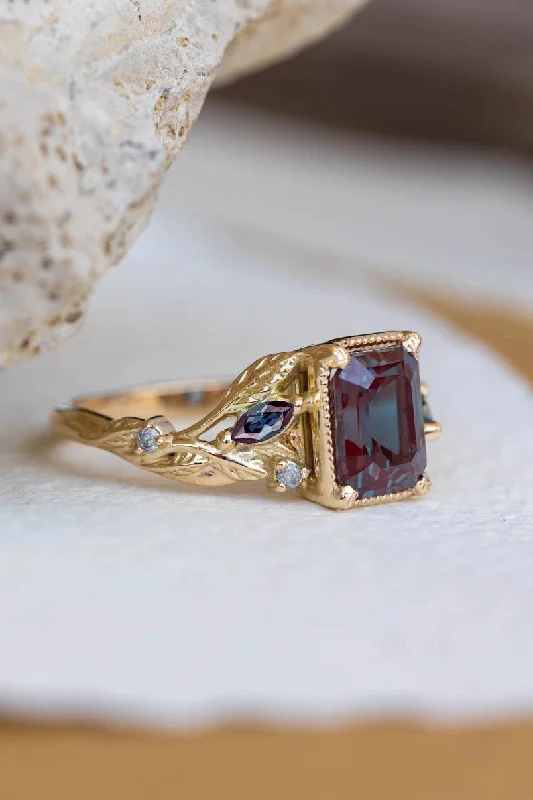 Alexandrite engagement ring with salt and pepper diamonds / Patricia